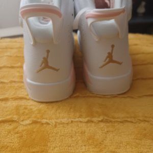 Gold hoops retro jordans